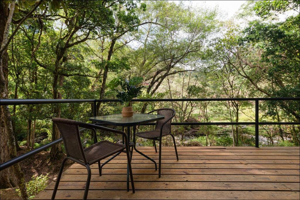 Unicorn Lodge: Direct Riverfront : Unique Experience San Gerardo de Dota Buitenkant foto