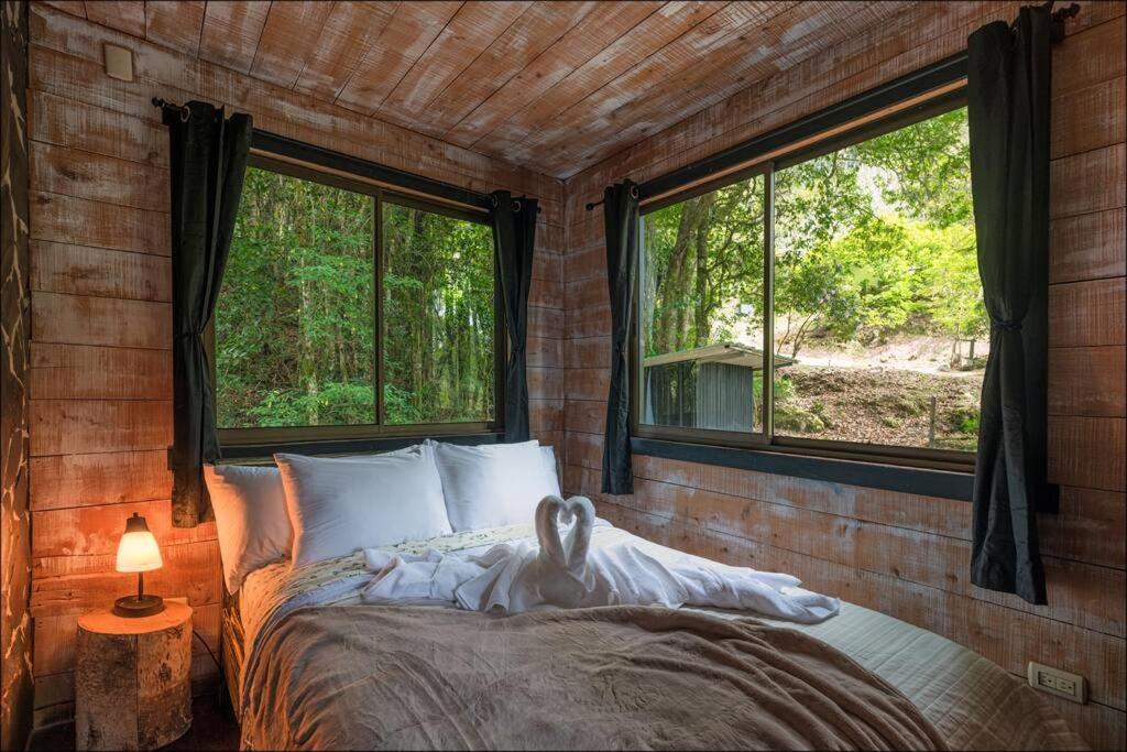 Unicorn Lodge: Direct Riverfront : Unique Experience San Gerardo de Dota Buitenkant foto
