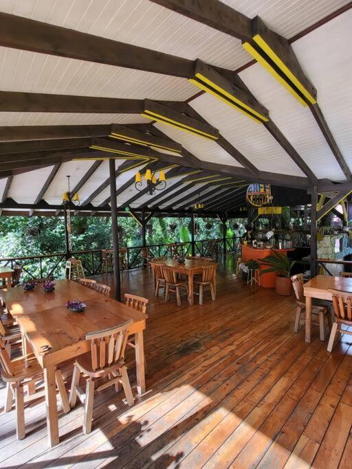 Unicorn Lodge: Direct Riverfront : Unique Experience San Gerardo de Dota Buitenkant foto