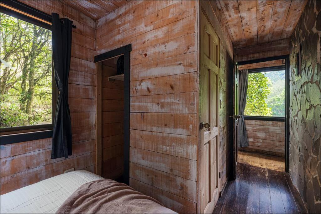 Unicorn Lodge: Direct Riverfront : Unique Experience San Gerardo de Dota Buitenkant foto